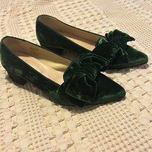 Elegant Bisue green velvet Ballerina flats with bow. Made in Spain.